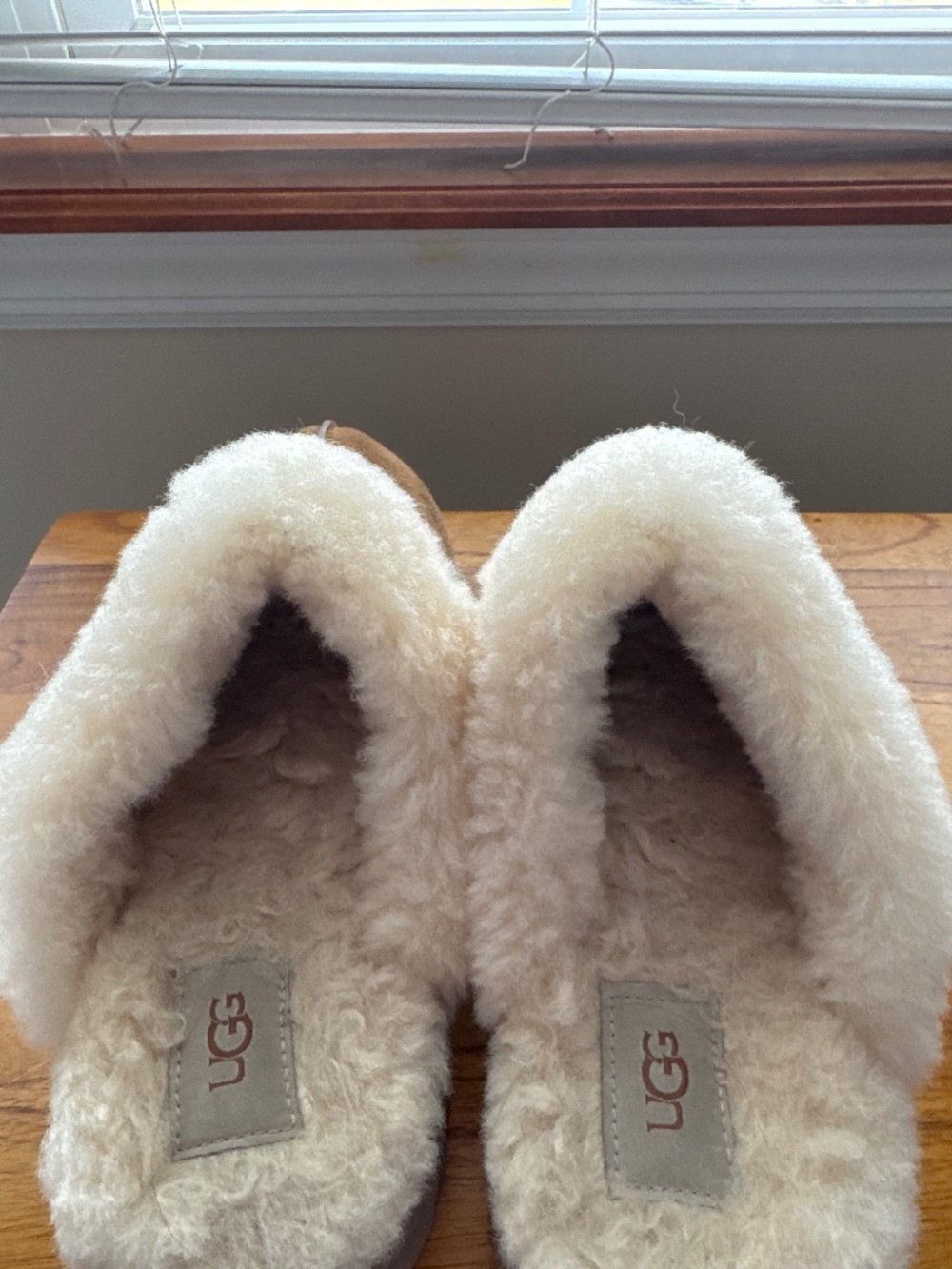 UGG - Picture 2 of 3